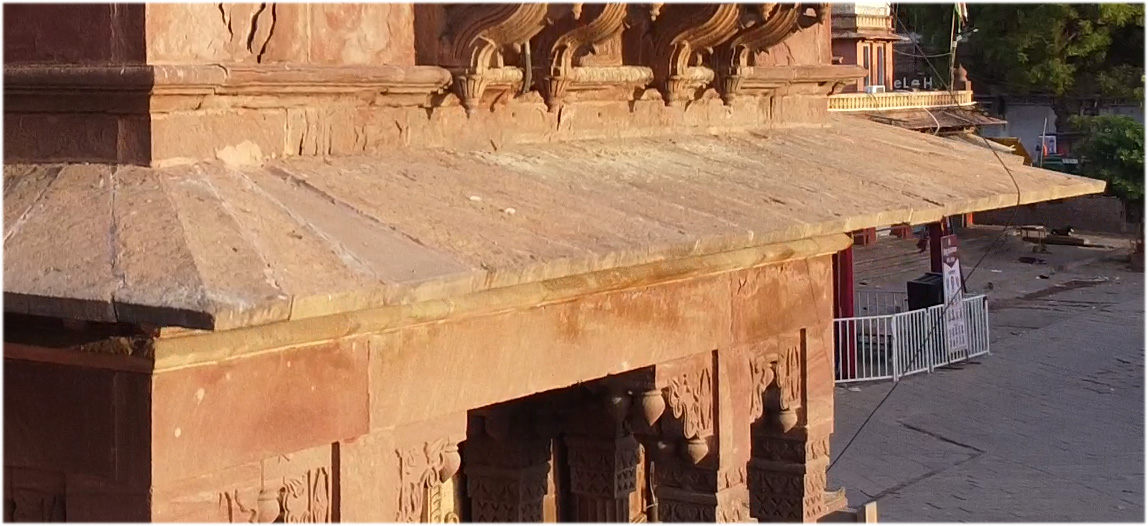 Chhajjas projecting eaves on the tower